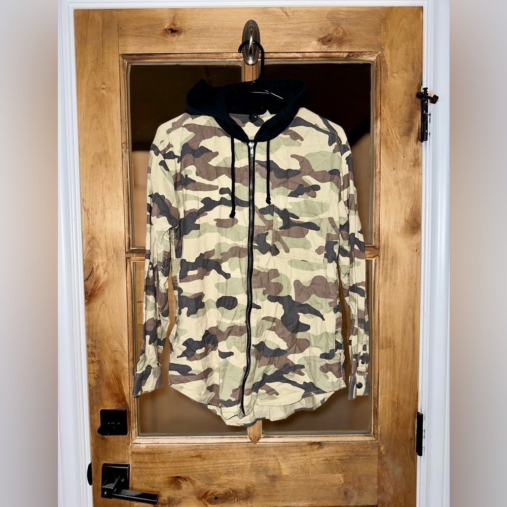 XS fitted camo jacket with hood
